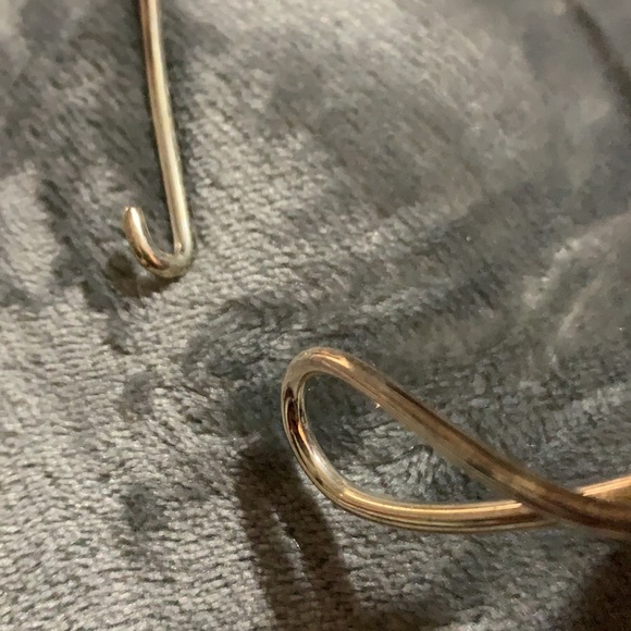 Beautiful Solid Cuff Hook Choker Necklace Twist - Picture 6 of 8